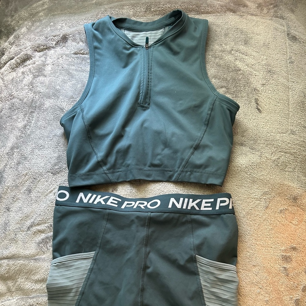 Nike Pro set
